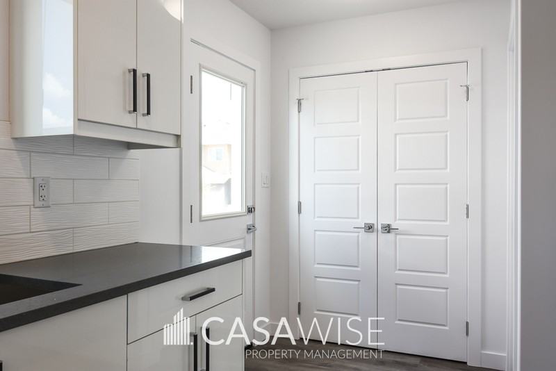 6547 176 Ave Nw - Photo 4 of 16