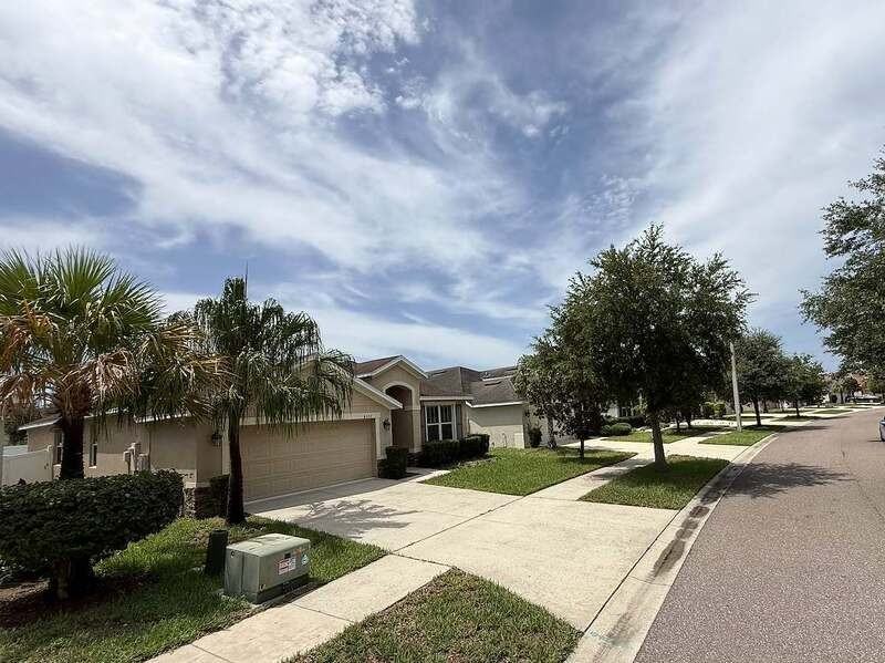 8222 Willow Beach Dr - Photo 5 of 50