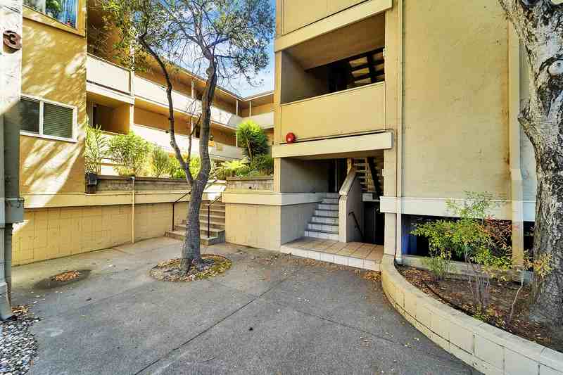 1453 Neotomas Ave #104 - Photo 3 of 30