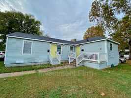 featured image of 2632 Foster St