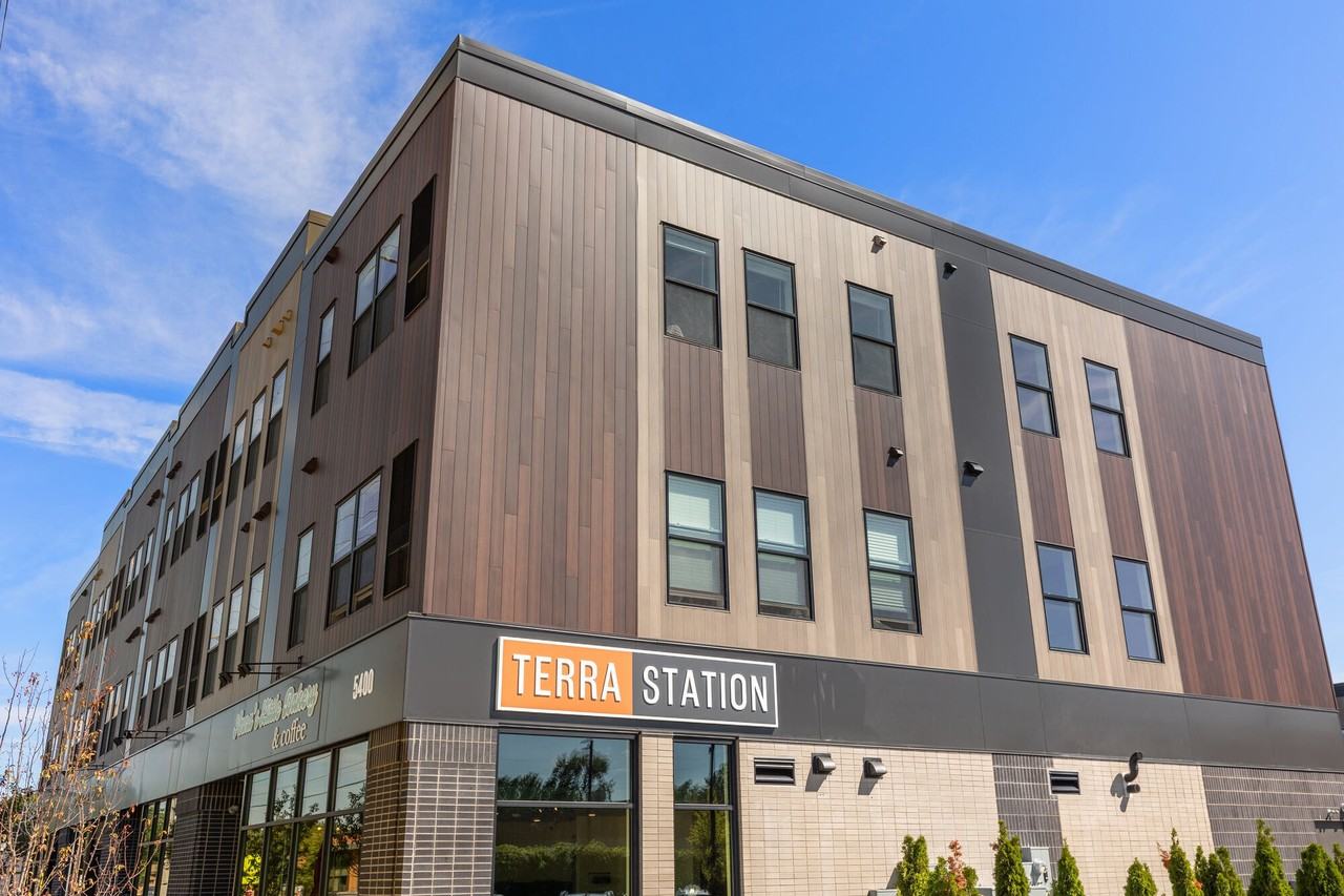 Terra Station - Photo 7 of 50