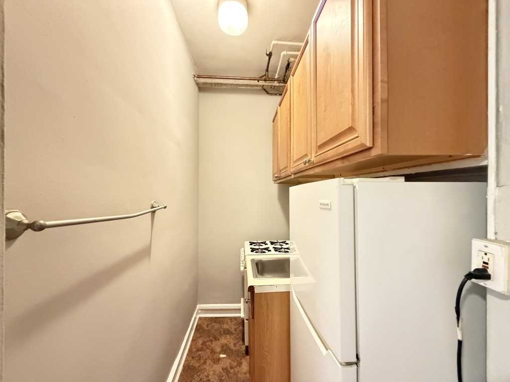 2827 N Burling St #01 - Photo 3 of 21