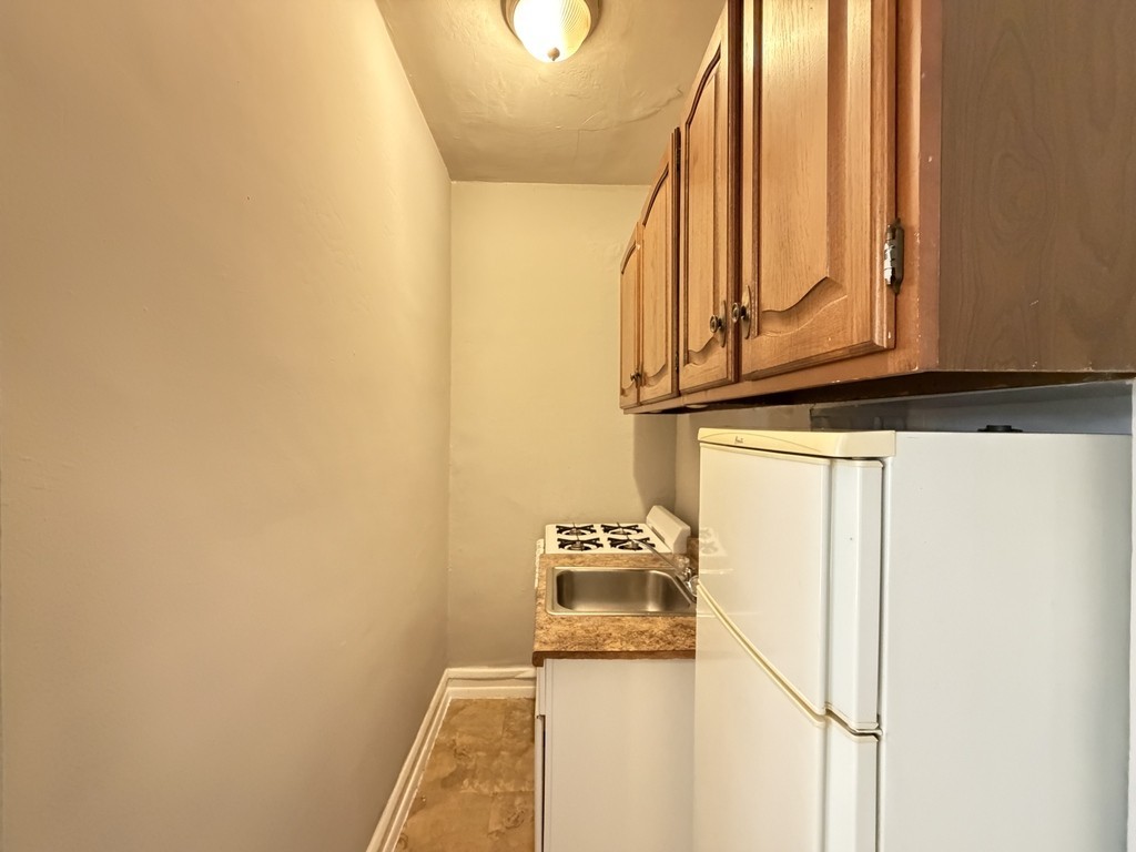 2827 N Burling St #102 - Photo 4 of 21