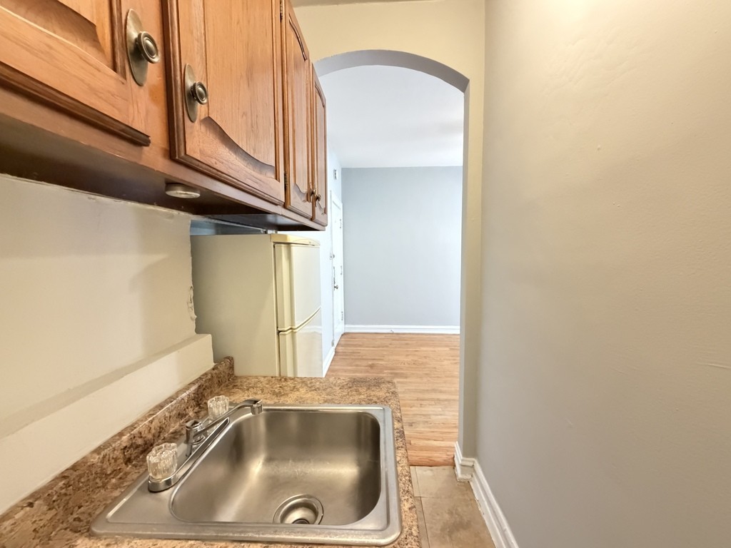 2827 N Burling St #102 - Photo 6 of 21