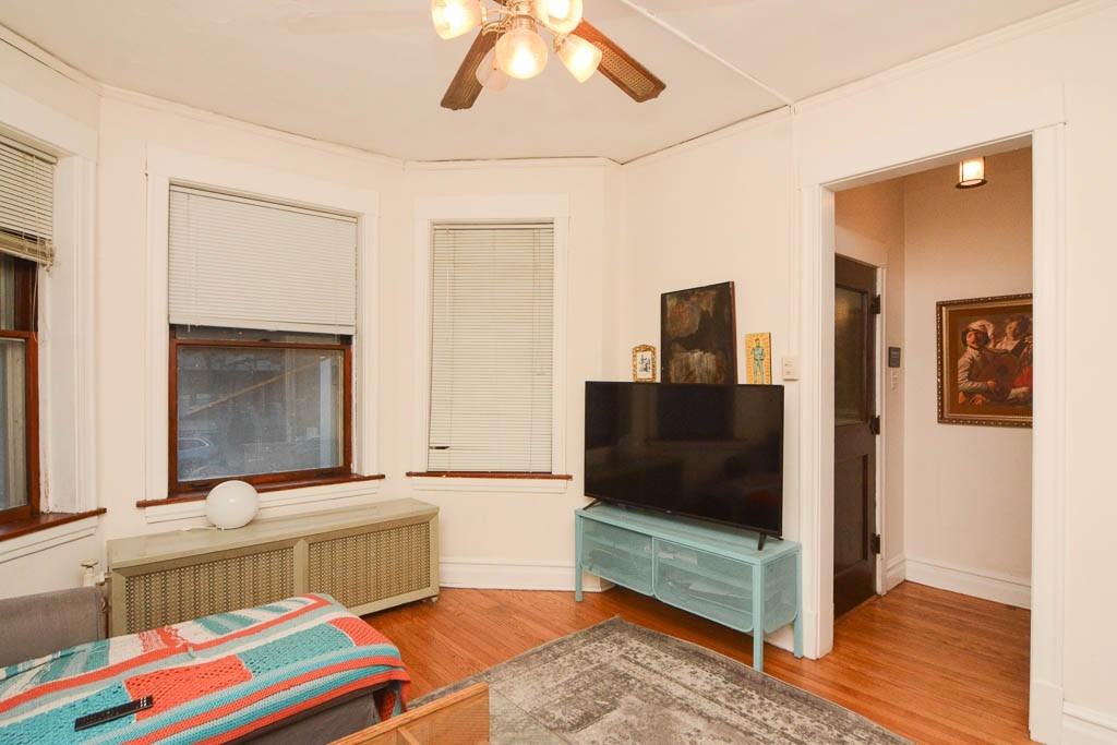 3821 N Damen Ave #2 - Photo 7 of 21