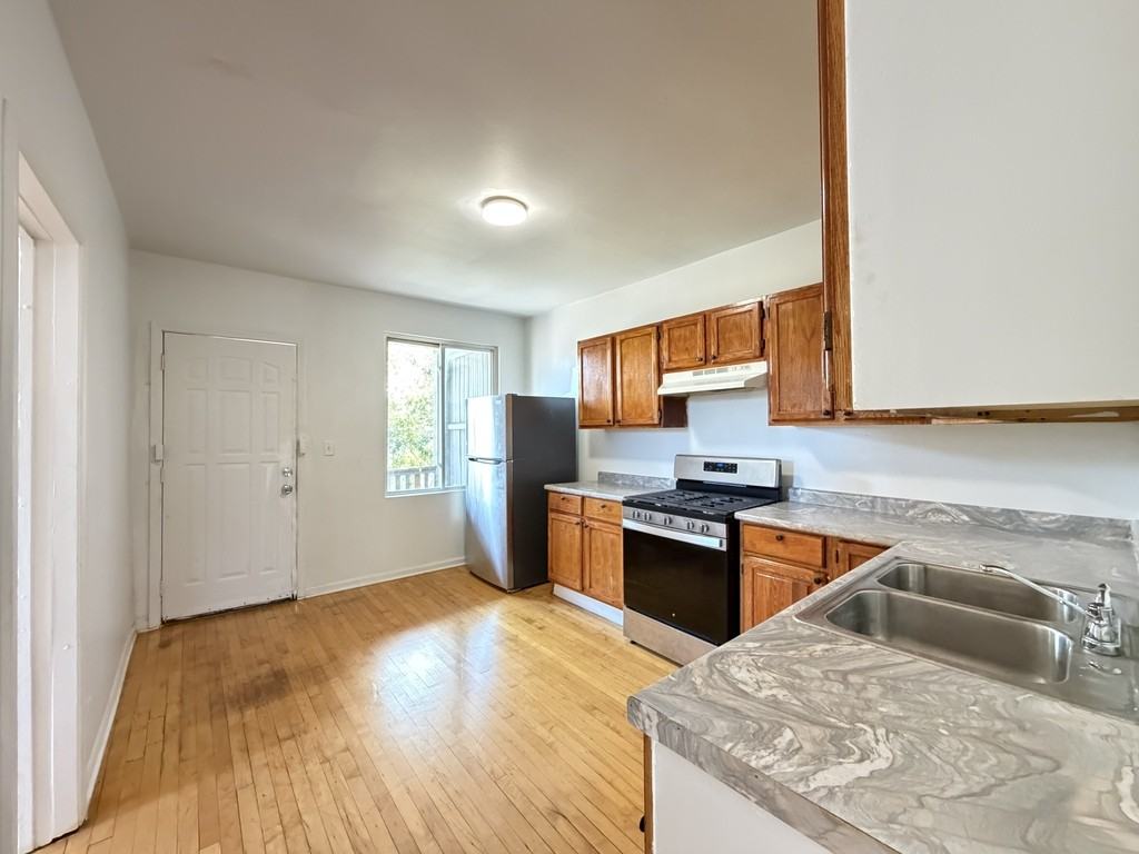 4251 W Haddon Ave #2 - Photo 5 of 21