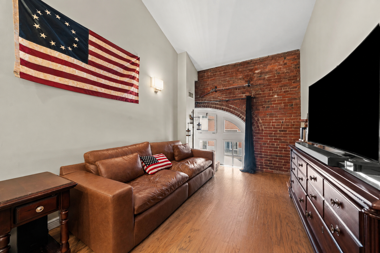 106 13th St #212 - Photo 3 of 22