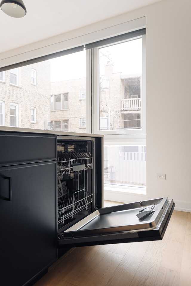 2763 N Seminary Ave #403 - Photo 4 of 47