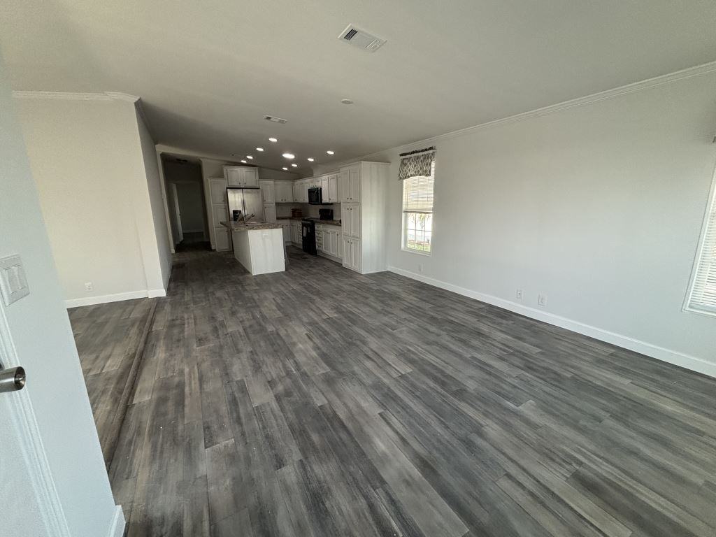 940 Roseau W - Photo 5 of 31