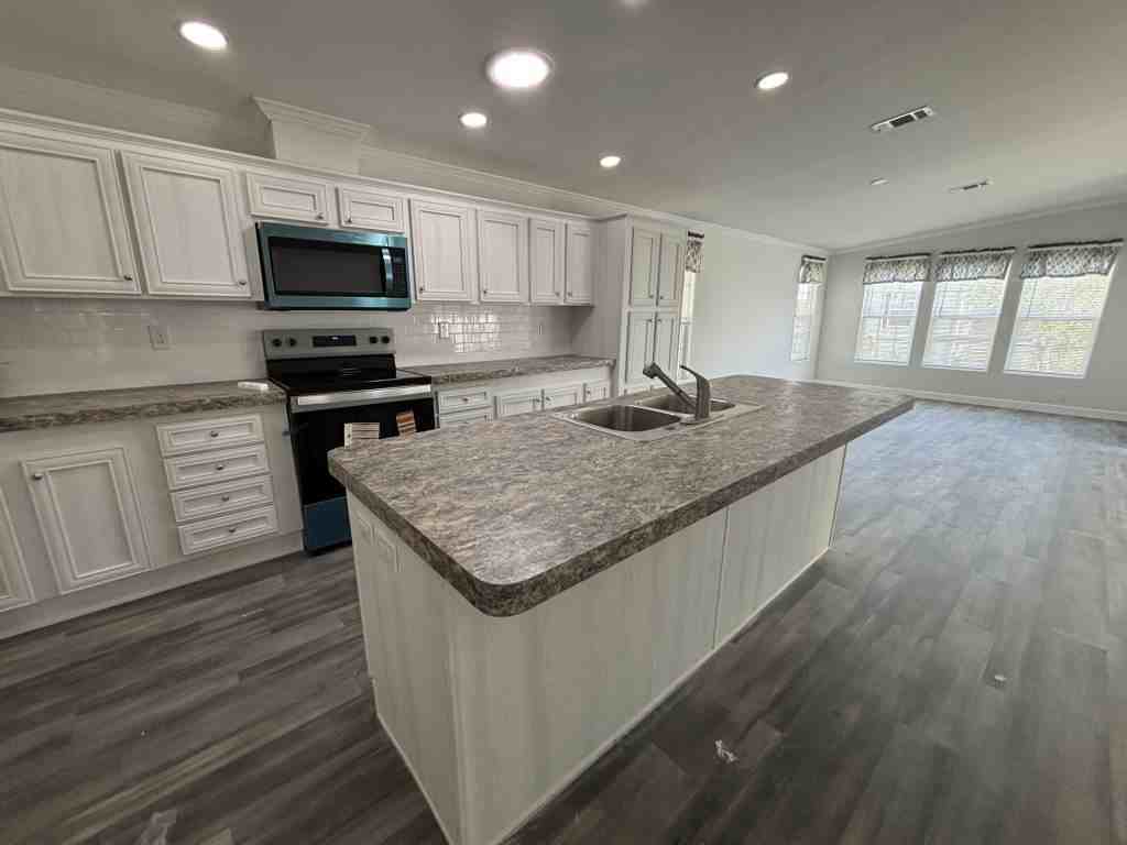 940 Roseau W - Photo 3 of 31