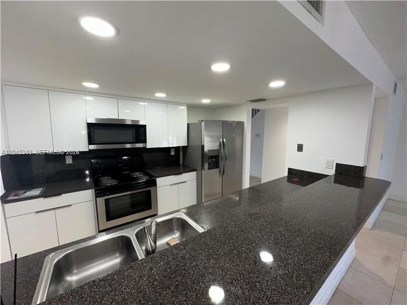 3756 Ne 166th St #112 - Photo 6 of 15