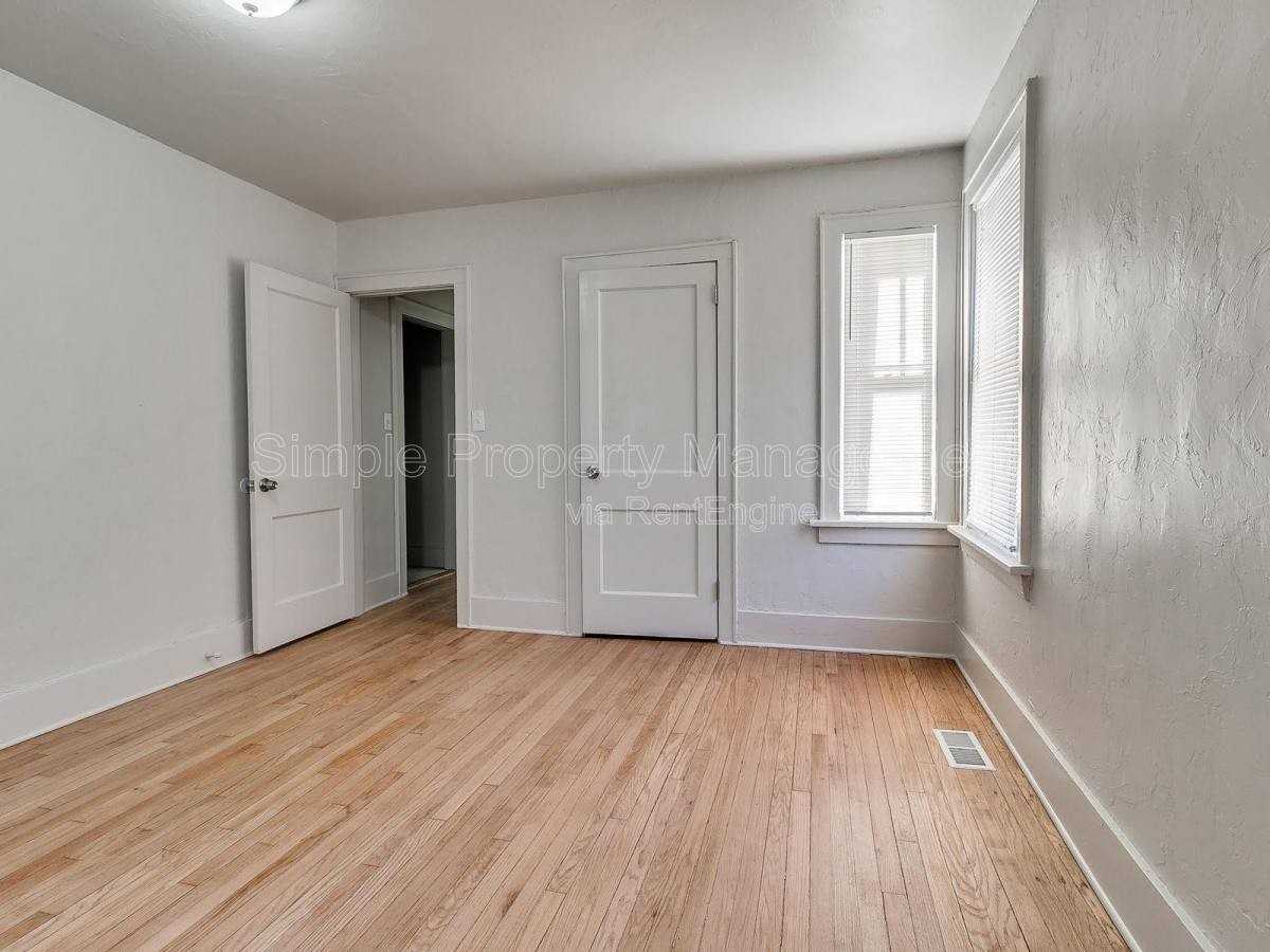 943 E Dr - Photo 6 of 10