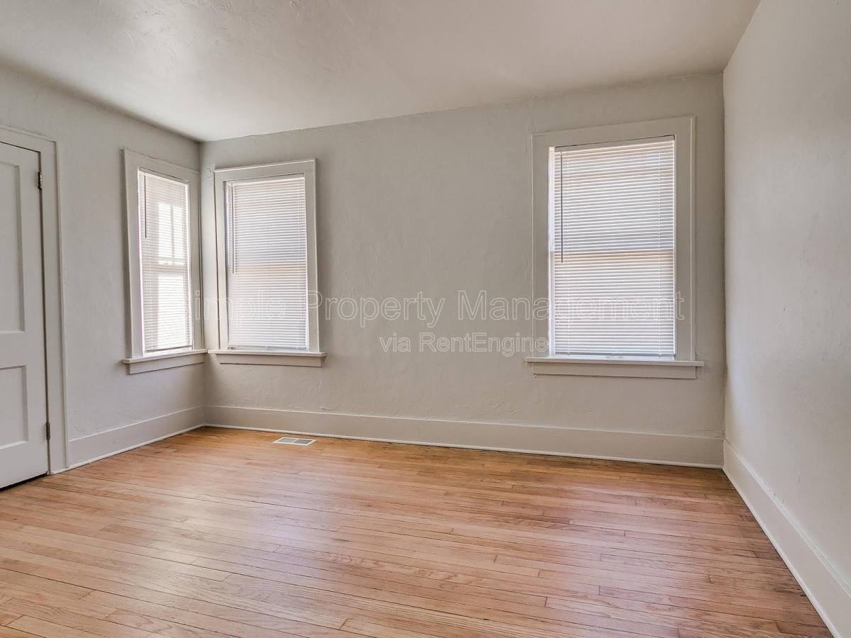 943 E Dr - Photo 7 of 10