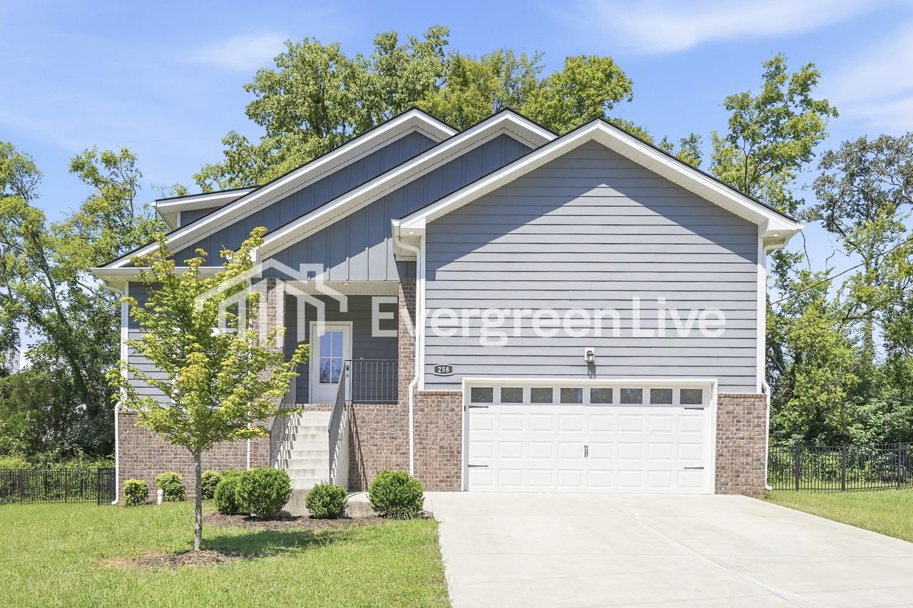 258 Greenwood Dr