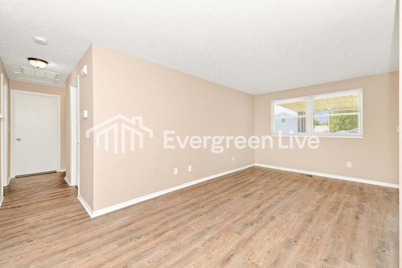 7185 Lunceford Dr - Photo 3 of 15