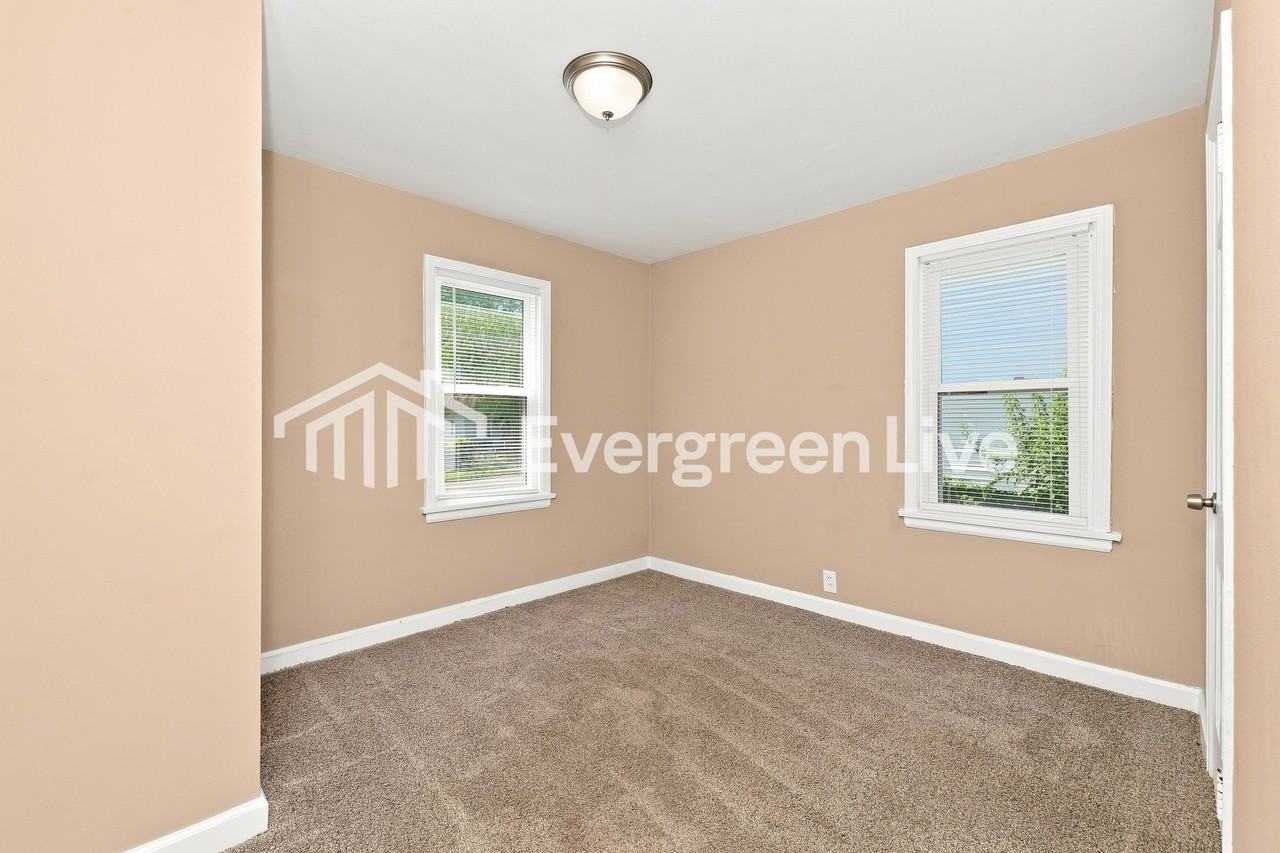 161 Basswood Ave - Photo 7 of 15