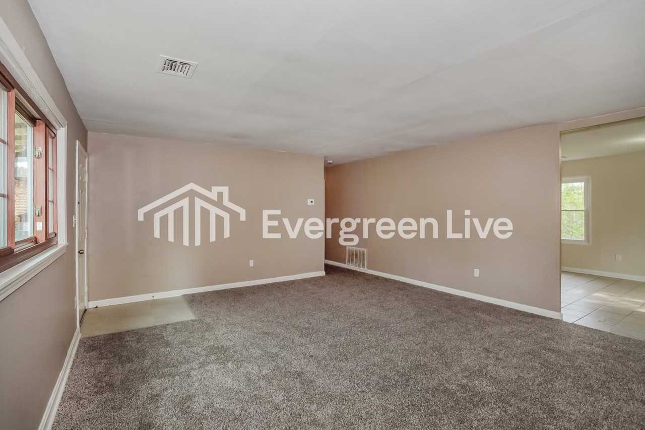9156 Yorkridge Dr - Photo 3 of 14