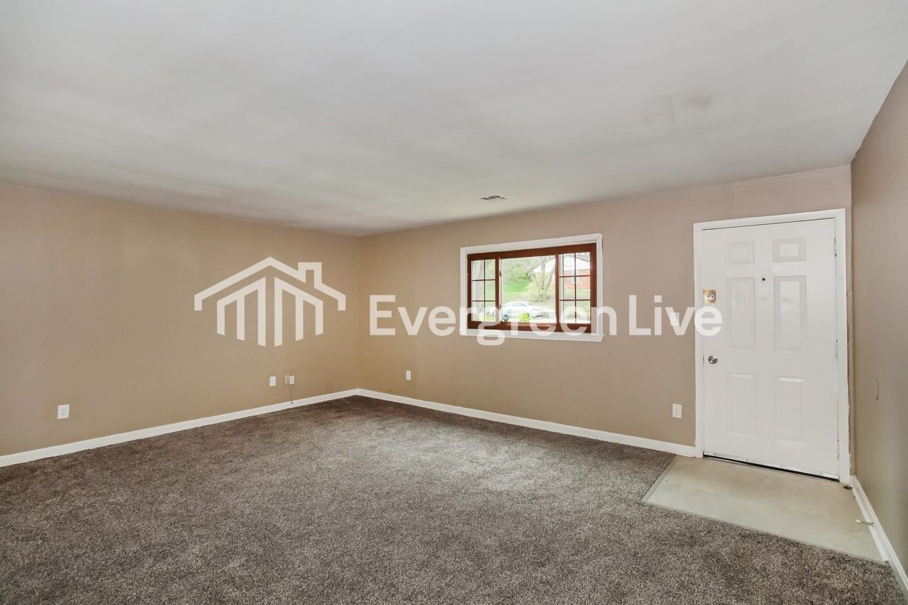 9156 Yorkridge Dr - Photo 4 of 14