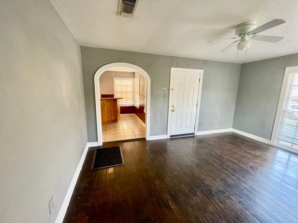 3232 Cockrell Ave - Photo 4 of 24