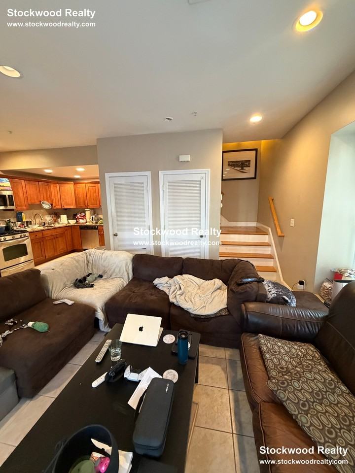 910 Saratoga St #15 - Photo 3 of 50