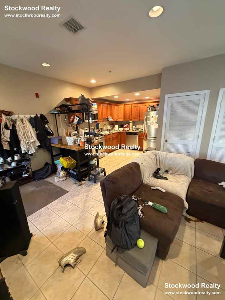 910 Saratoga St #15 - Photo 4 of 50
