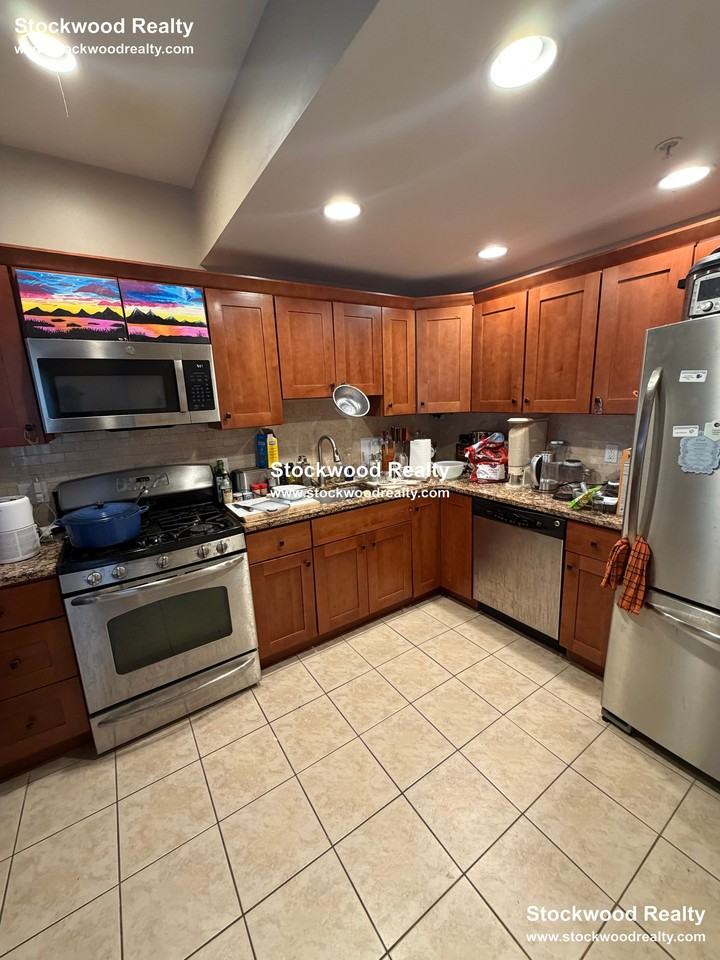 910 Saratoga St #15 - Photo 6 of 50