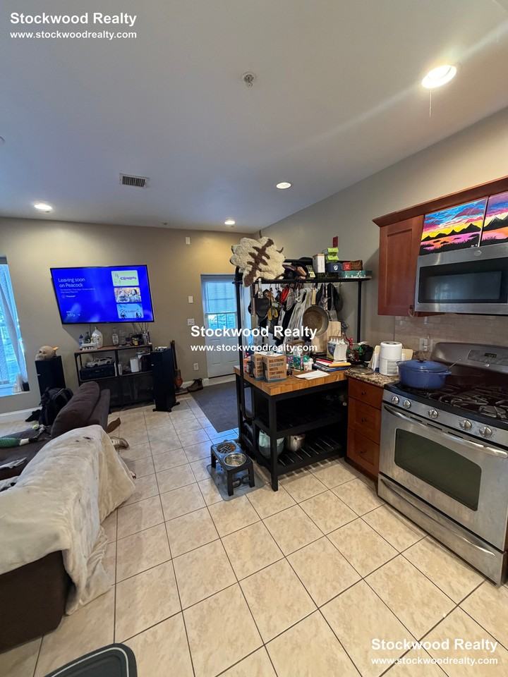 910 Saratoga St #15 - Photo 7 of 50