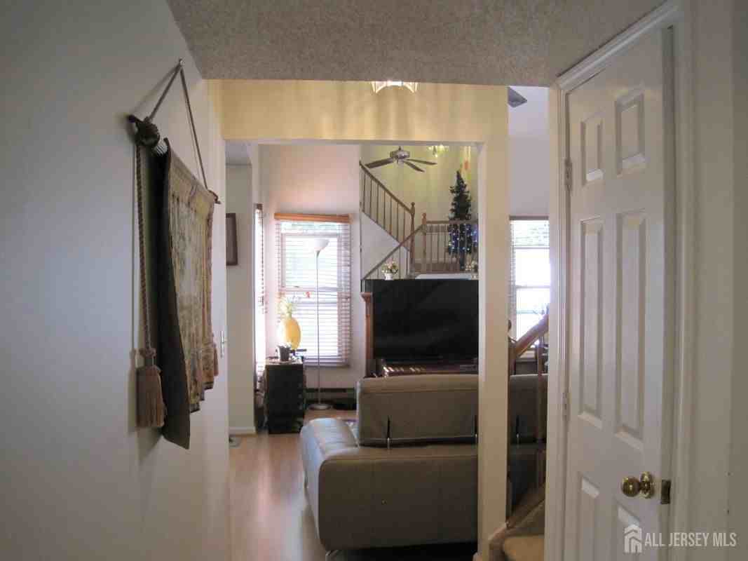 148 Stults Ln - Photo 5 of 11