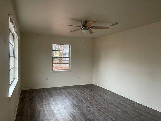 1305 Cope Dr - Photo 3 of 9