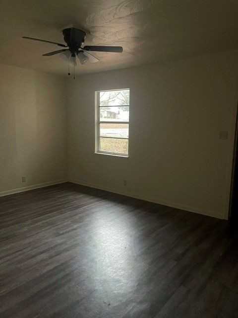 1305 Cope Dr - Photo 4 of 9