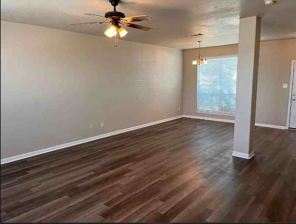 243 Devonshire Dr - Photo 2 of 10