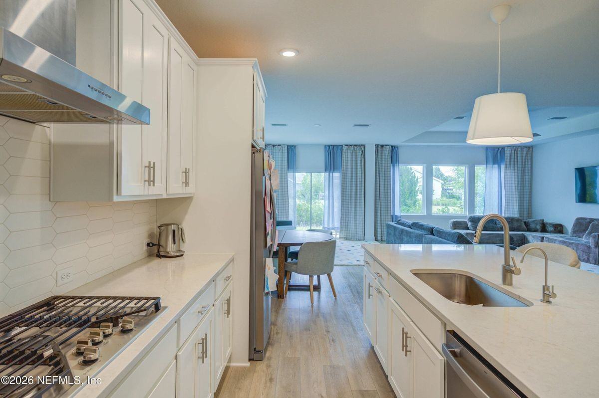 22 Amalia Way - Photo 6 of 38