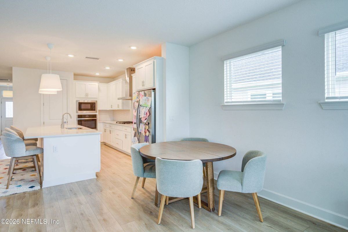 22 Amalia Way - Photo 7 of 38
