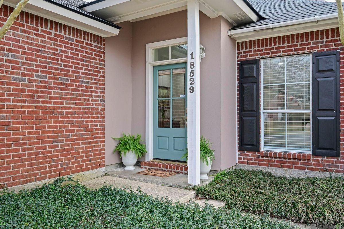 18529 Lake Camellia Ave - Photo 2 of 20