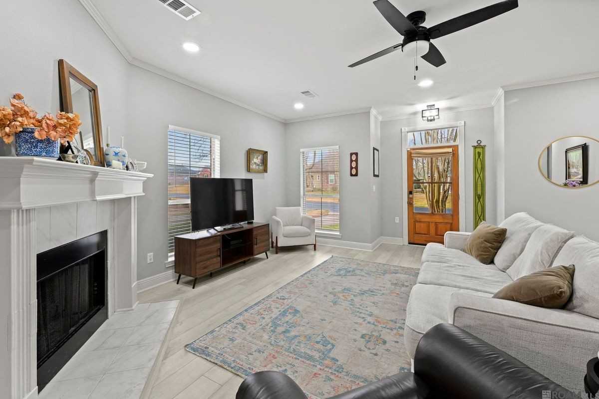 18529 Lake Camellia Ave - Photo 5 of 20
