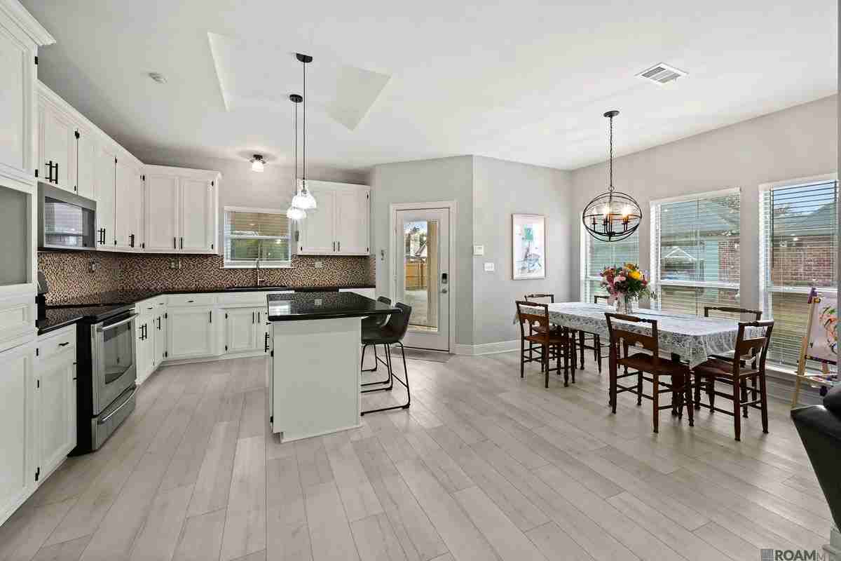 18529 Lake Camellia Ave - Photo 6 of 20