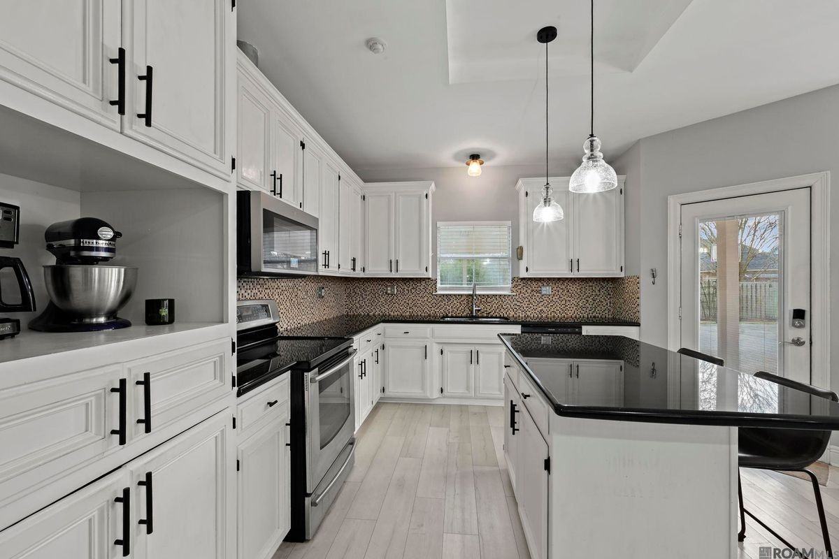 18529 Lake Camellia Ave - Photo 7 of 20