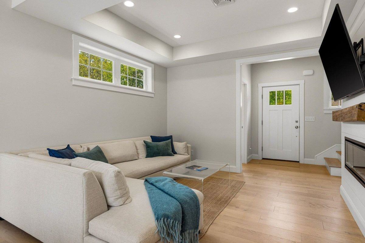 16 Richard Rd - Photo 7 of 41