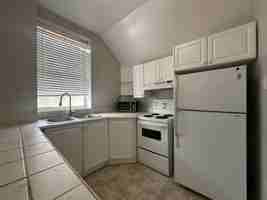 featured image of 75 Lindsay St N