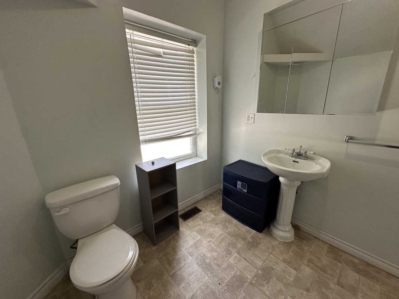 75 Lindsay St N - Photo 7 of 12