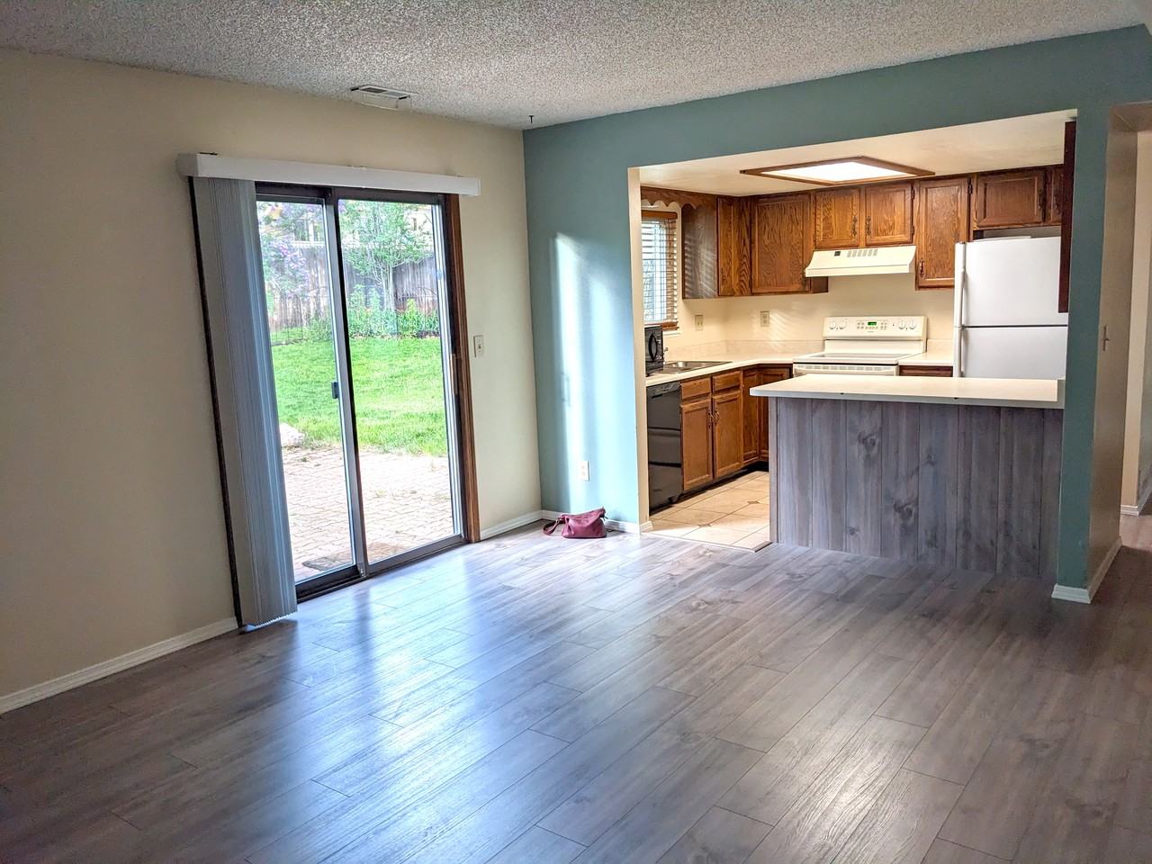 6220 Pemberton Way - Photo 6 of 23