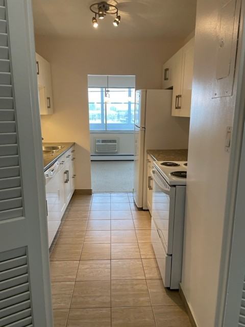 45 Westmount Road North #506 - Photo 3 of 11