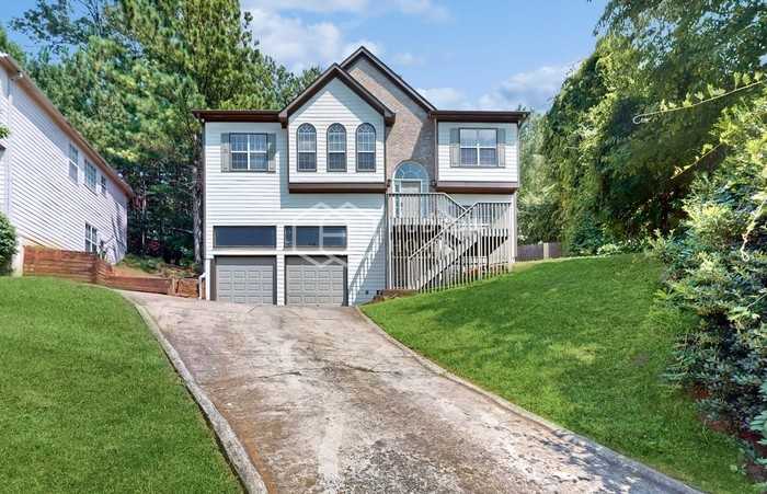 2620 Mcguire Dr Nw - Photo 3 of 43