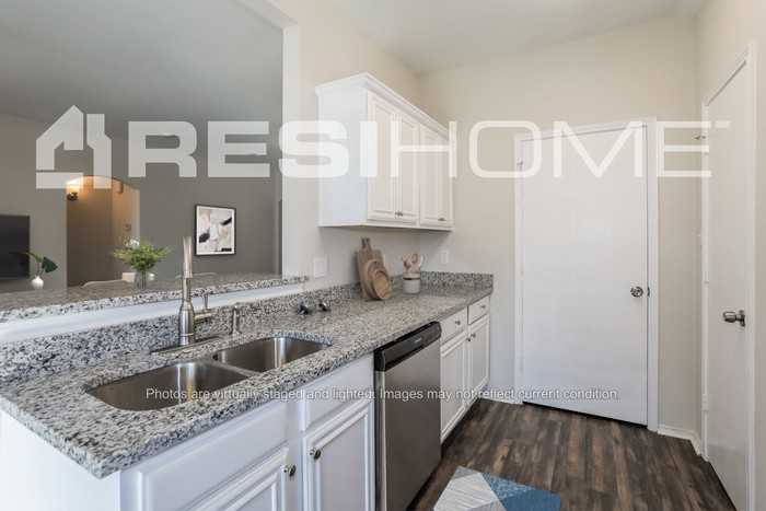 3128 Ronay Dr - Photo 3 of 20