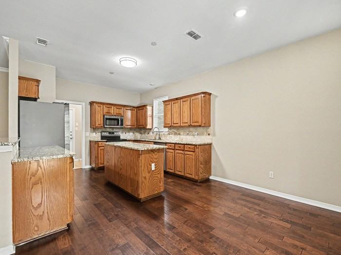2309 Summer Brook Dr - Photo 5 of 21