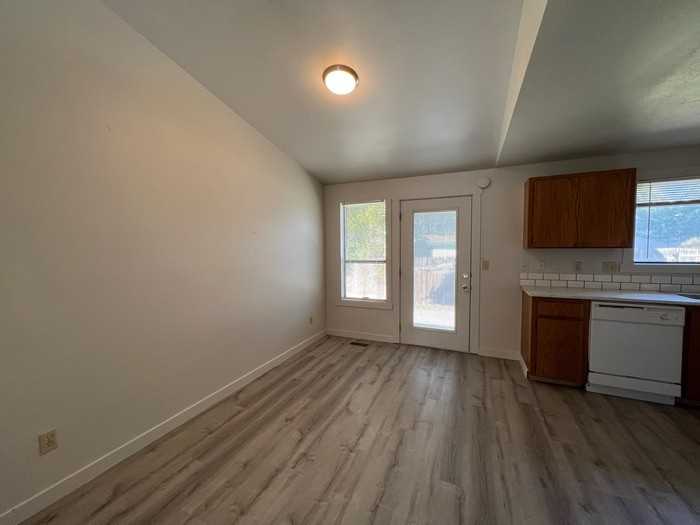 2206 S Locust St - Photo 2 of 10