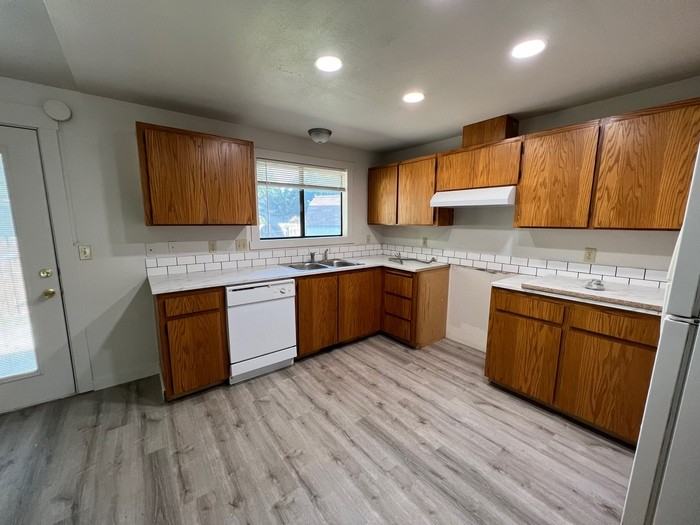 2206 S Locust St - Photo 3 of 10