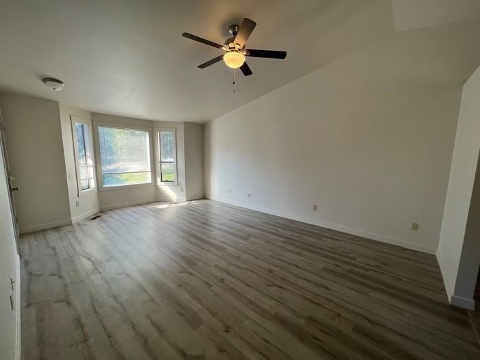 2206 S Locust St - Photo 4 of 10