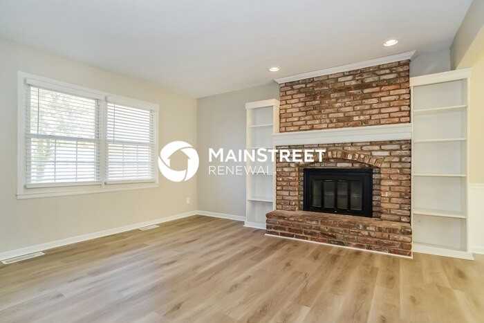 15915 W 152nd Cir - Photo 2 of 18
