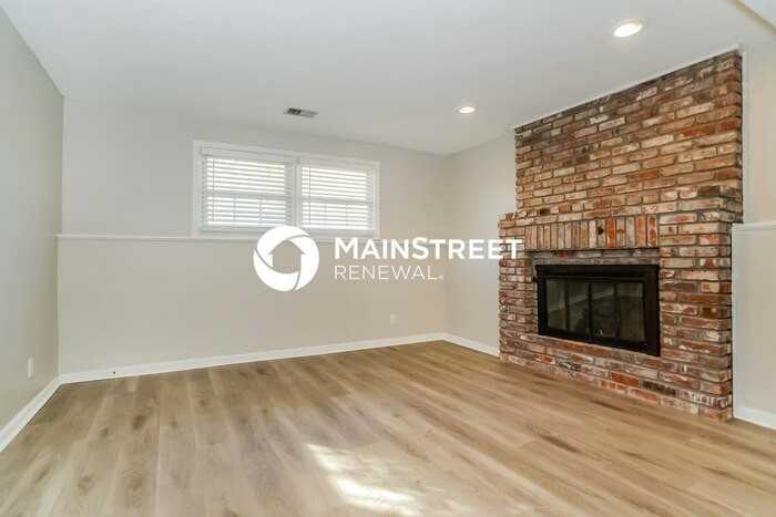 15915 W 152nd Cir - Photo 3 of 18